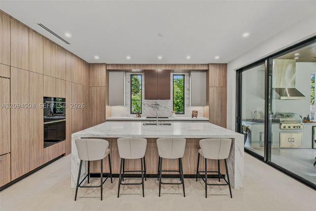 6255 SW 69th St, South Miami, FL 33143