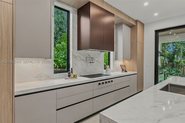 6255 SW 69th St, South Miami, FL 33143