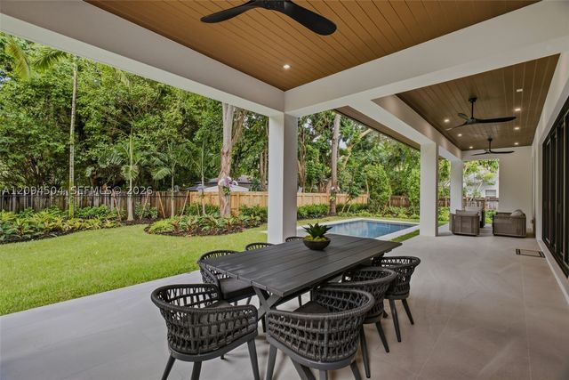 6255 SW 69th St, South Miami, FL 33143