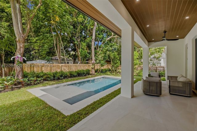 6255 SW 69th St, South Miami, FL 33143