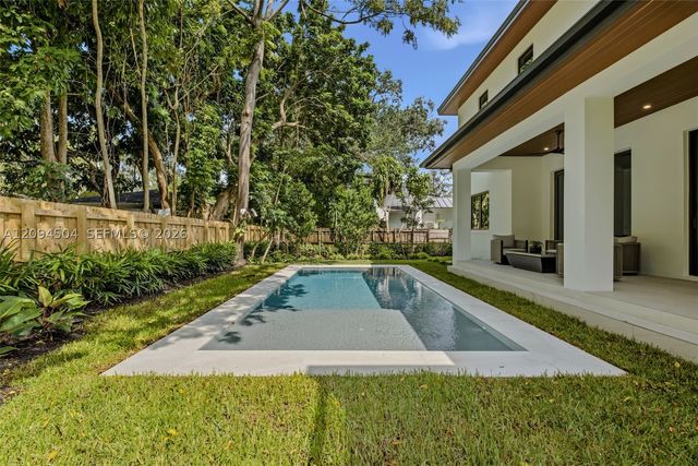 6255 SW 69th St, South Miami, FL 33143
