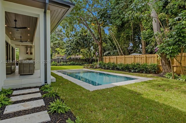 6255 SW 69th St, South Miami, FL 33143