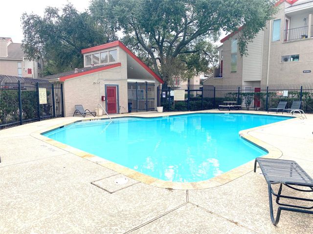 10855 Meadowglen Lane 825, Houston, TX 77042