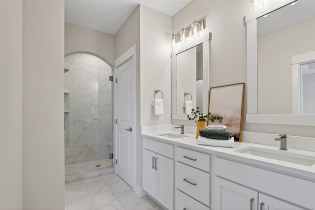 135 NW Alderleaf Drive, Waukee, IA 50263