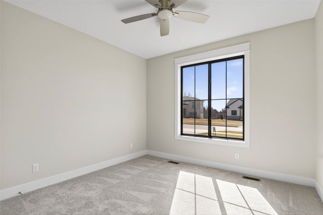 135 NW Alderleaf Drive, Waukee, IA 50263