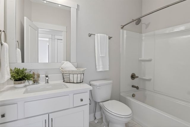 135 NW Alderleaf Drive, Waukee, IA 50263