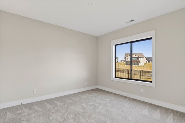 135 NW Alderleaf Drive, Waukee, IA 50263