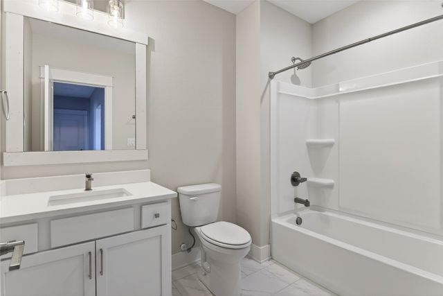 135 NW Alderleaf Drive, Waukee, IA 50263