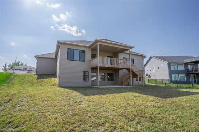 135 NW Alderleaf Drive, Waukee, IA 50263