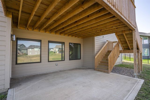 135 NW Alderleaf Drive, Waukee, IA 50263