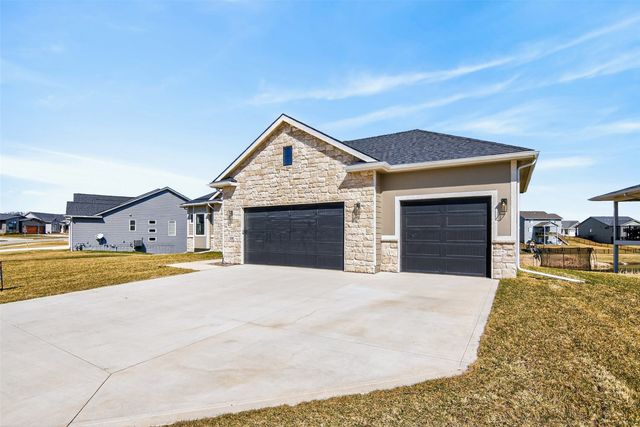 135 NW Alderleaf Drive, Waukee, IA 50263