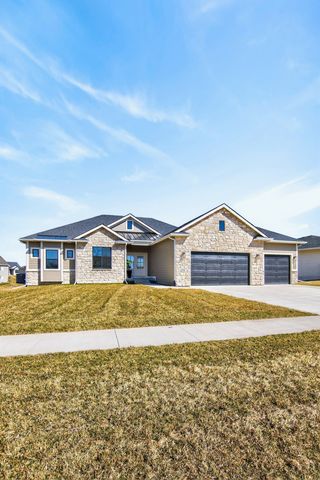 135 NW Alderleaf Drive, Waukee, IA 50263
