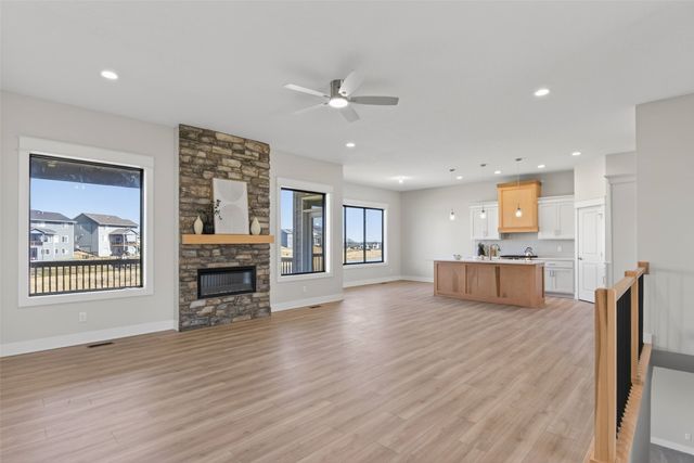 135 NW Alderleaf Drive, Waukee, IA 50263