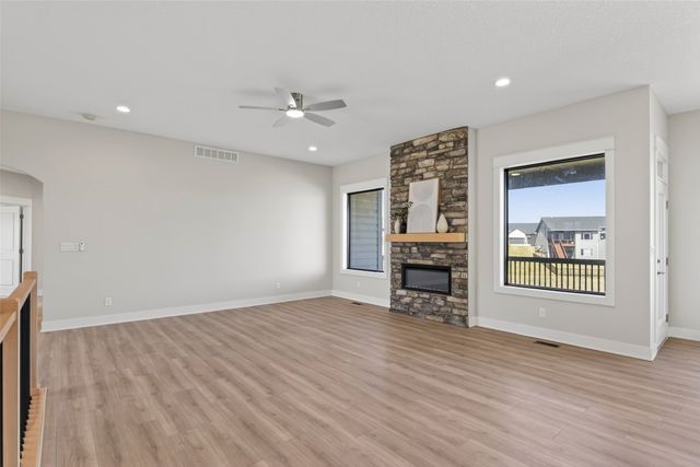 135 NW Alderleaf Drive, Waukee, IA 50263