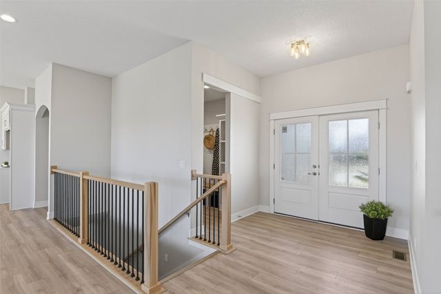 135 NW Alderleaf Drive, Waukee, IA 50263