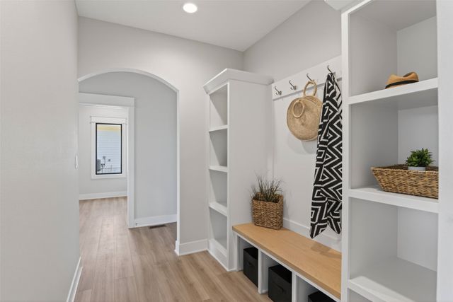 135 NW Alderleaf Drive, Waukee, IA 50263