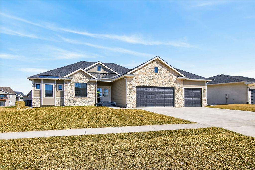 135 NW Alderleaf Drive, Waukee, IA 50263