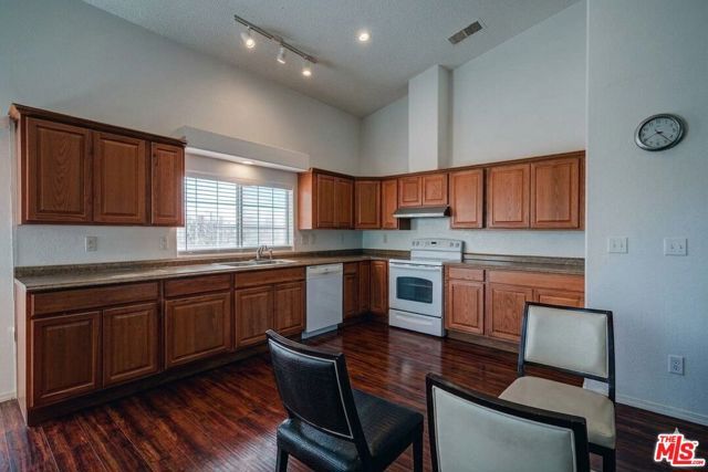 10424 Santa Fe Fire Road, Lucerne Valley, CA 92356