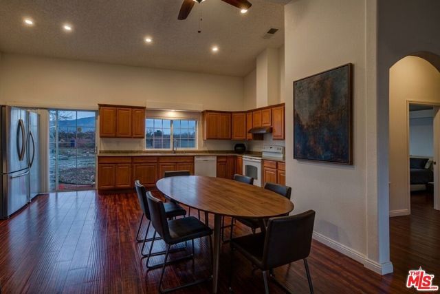 10424 Santa Fe Fire Road, Lucerne Valley, CA 92356