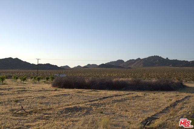 10424 Santa Fe Fire Road, Lucerne Valley, CA 92356