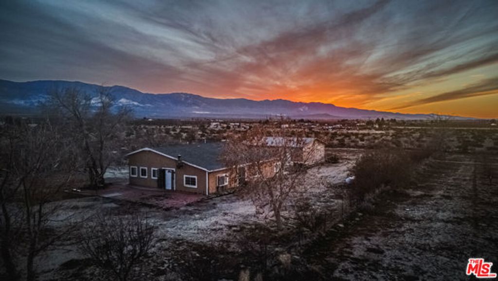 10424 Santa Fe Fire Road, Lucerne Valley, CA 92356