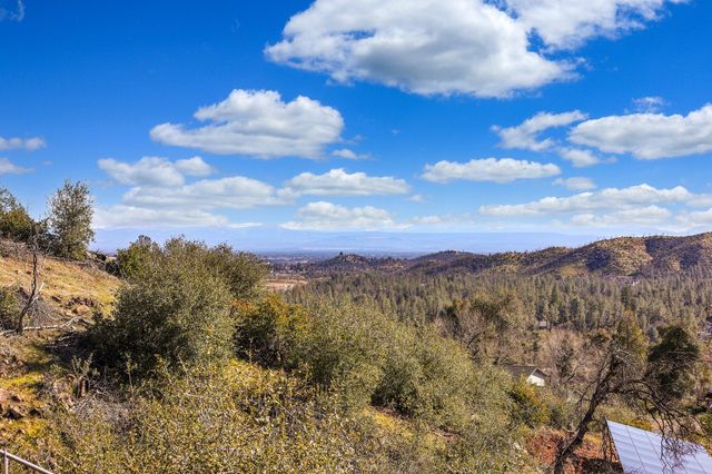 10249 Carrousel Drive, Redding, CA 96001