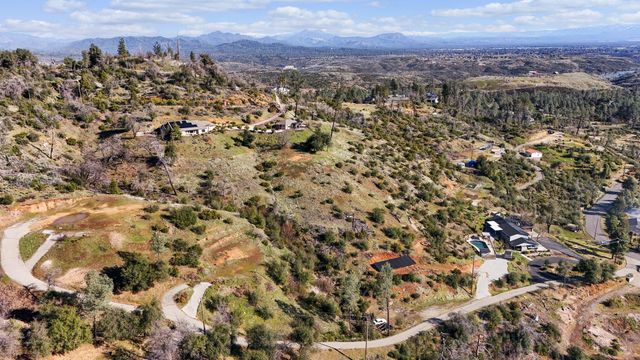 10249 Carrousel Drive, Redding, CA 96001