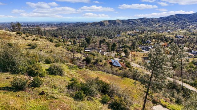 10249 Carrousel Drive, Redding, CA 96001