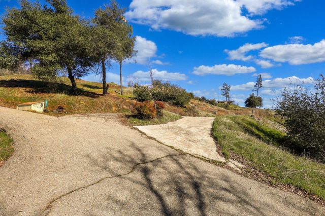 10249 Carrousel Drive, Redding, CA 96001