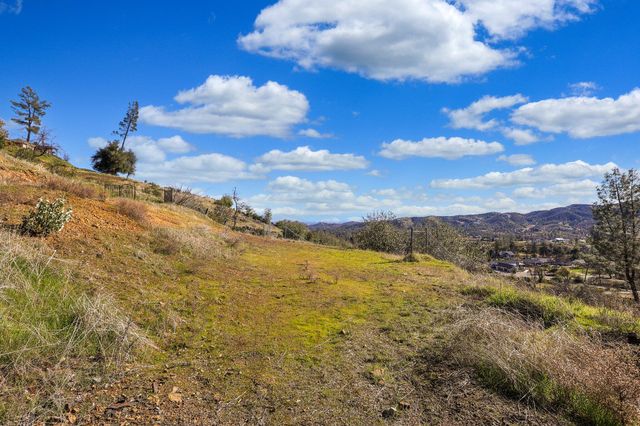 10249 Carrousel Drive, Redding, CA 96001