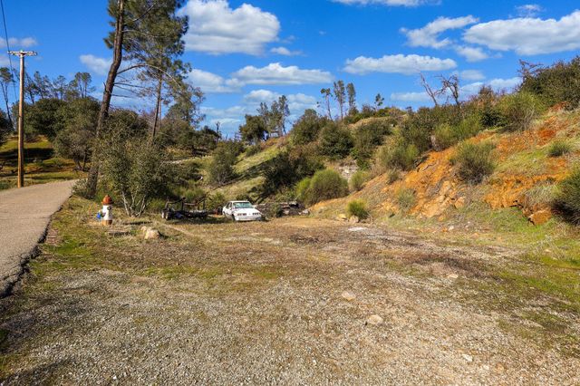 10249 Carrousel Drive, Redding, CA 96001