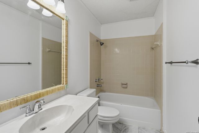 13043 Brook Garden, San Antonio, TX 78232