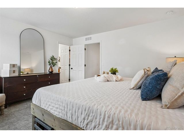 4032 N Quatar Ct, Aurora, CO 80019