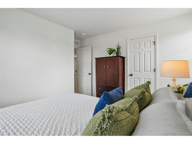 4032 N Quatar Ct, Aurora, CO 80019