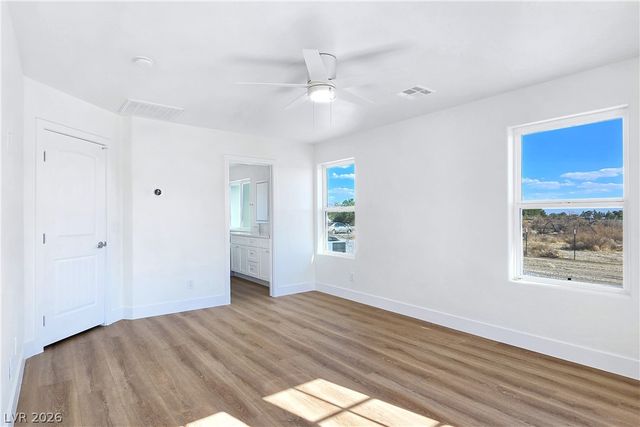 5880 Johnnie Mine Street, Pahrump, NV 89060