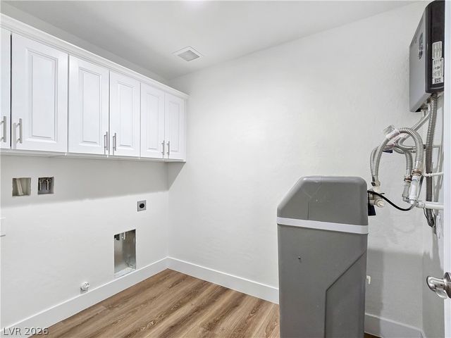 5880 Johnnie Mine Street, Pahrump, NV 89060