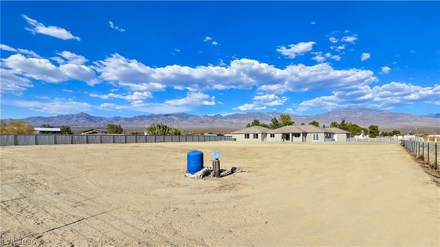 5880 Johnnie Mine Street, Pahrump, NV 89060