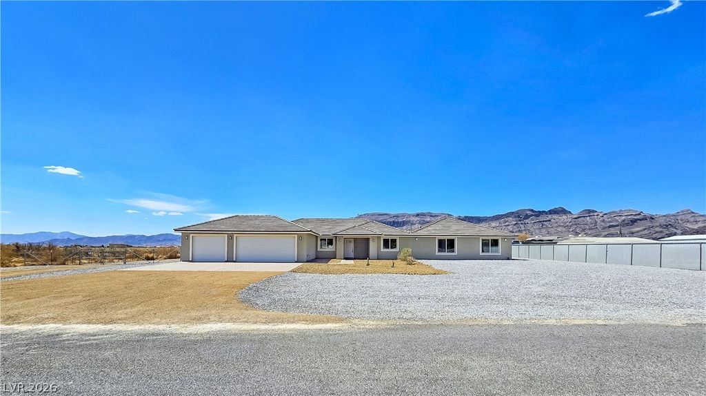 5880 Johnnie Mine Street, Pahrump, NV 89060