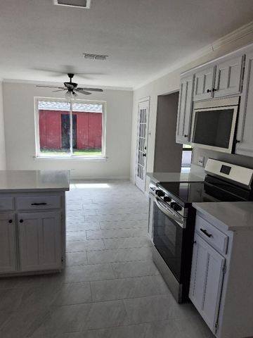 1500 Hyde Park Boulevard, Cleburne, TX 76033