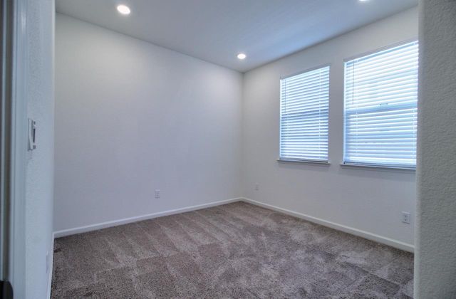 498 Central Pacific St, Lathrop, CA 95330