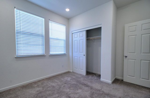 498 Central Pacific St, Lathrop, CA 95330