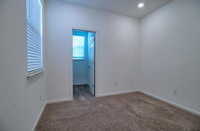 498 Central Pacific St, Lathrop, CA 95330