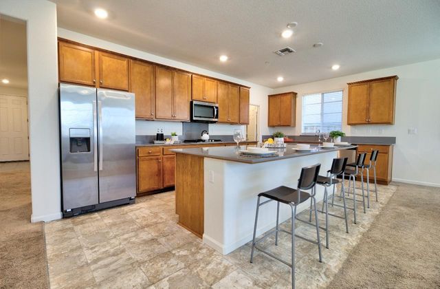 498 Central Pacific St, Lathrop, CA 95330