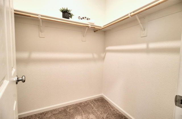 498 Central Pacific St, Lathrop, CA 95330
