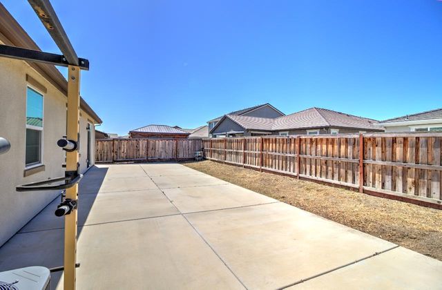 498 Central Pacific St, Lathrop, CA 95330