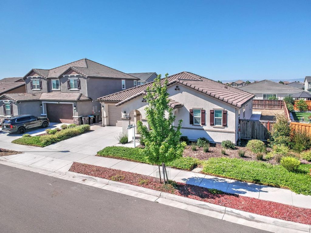 498 Central Pacific St, Lathrop, CA 95330