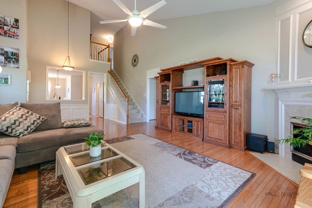 2 Tiverton Court, Algonquin, IL 60102