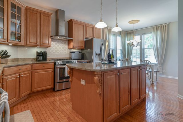 2 Tiverton Court, Algonquin, IL 60102