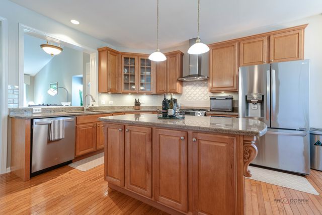 2 Tiverton Court, Algonquin, IL 60102