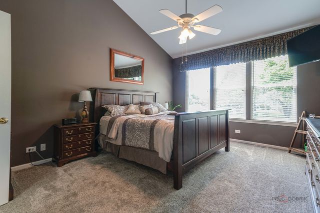 2 Tiverton Court, Algonquin, IL 60102
